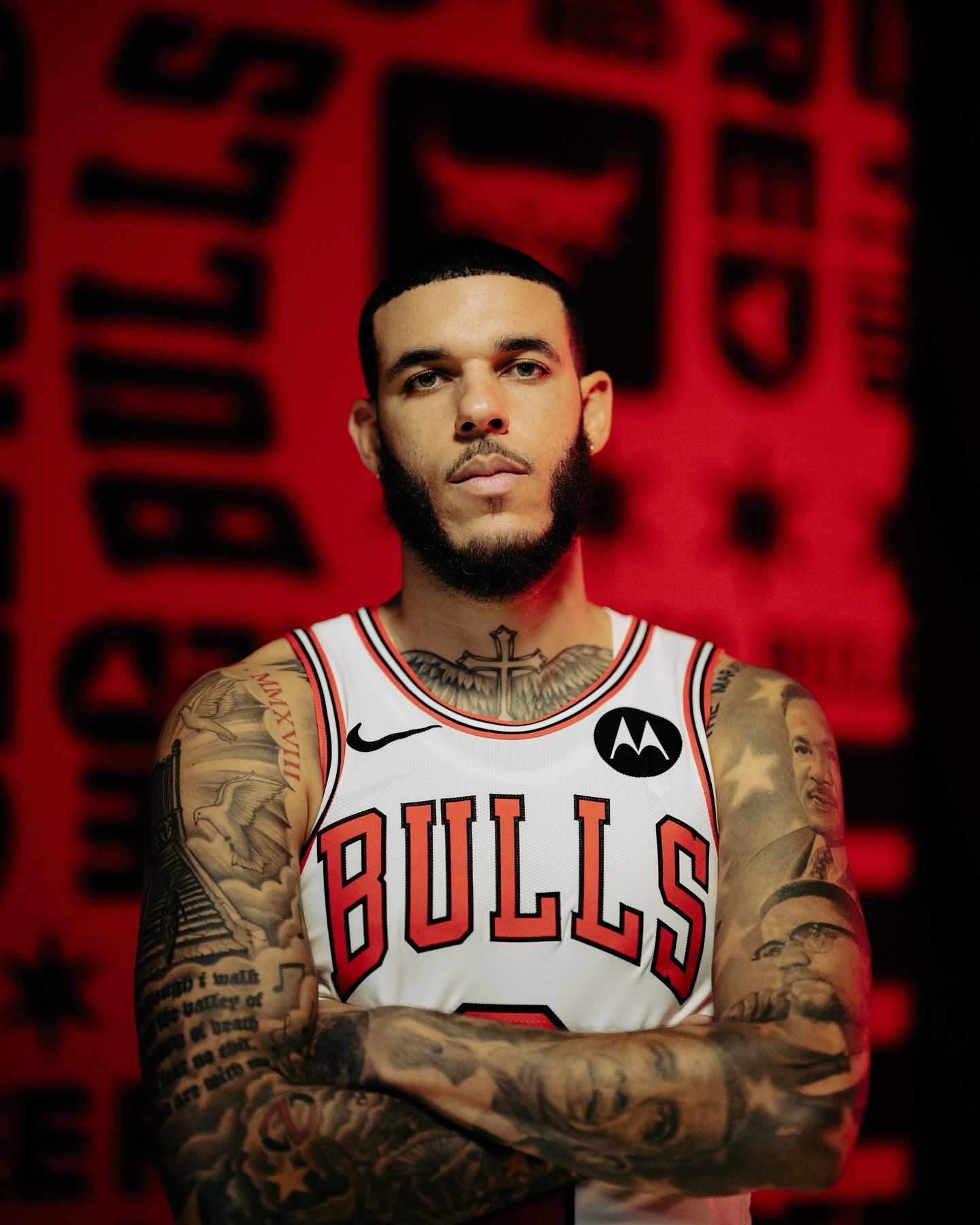 爱游戏-芝加哥公牛迎英超关键赛，关键时刻单刀错失，赛场秩序良好，轮换策略成焦点(凯尔特人vs芝加哥公牛直播)