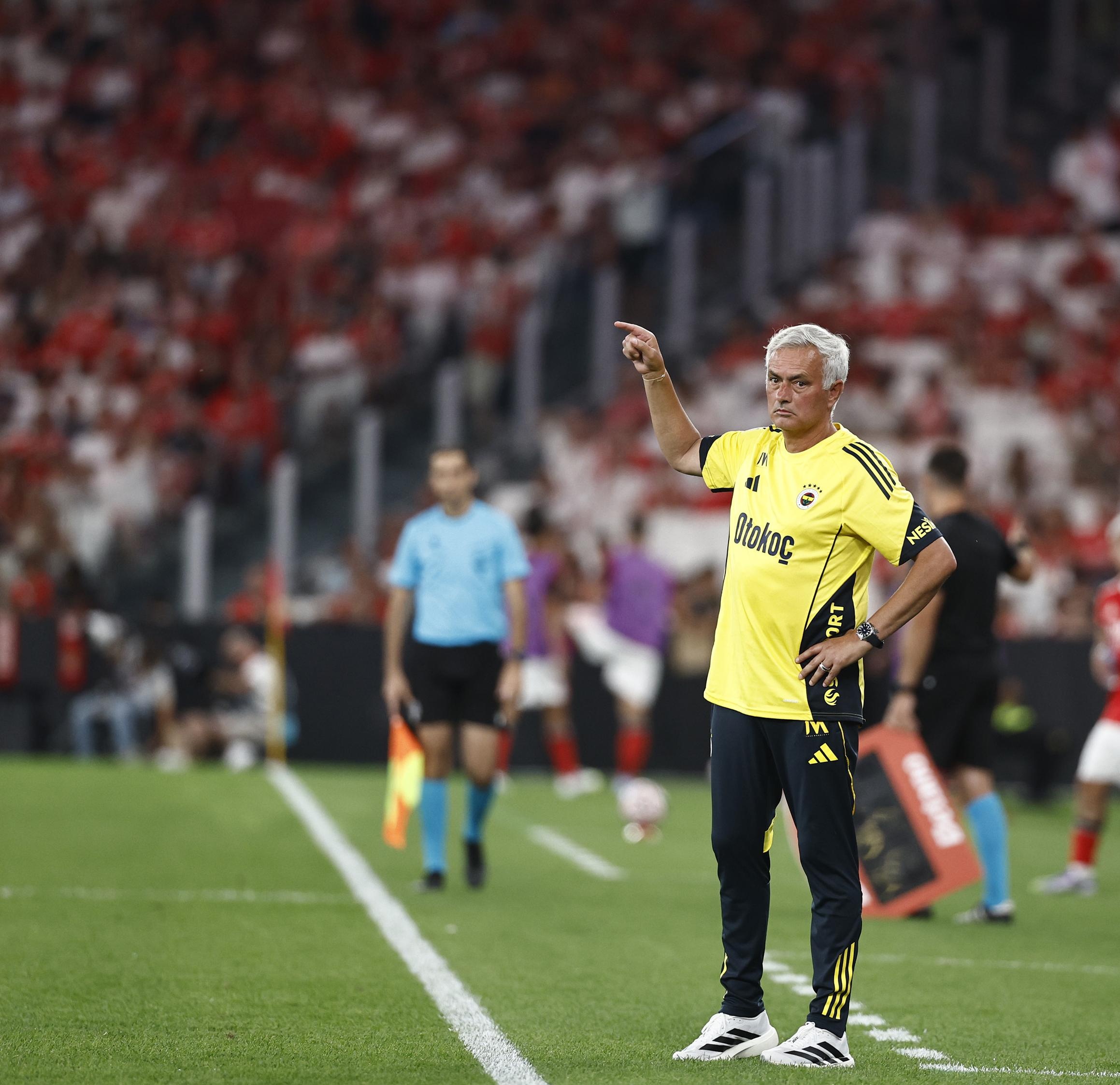 爱游戏中国-关于荷甲转会期再迎强敌；费耶诺德扳平良机；主帅态度——压力陡增；资深球员宣示担当的信息