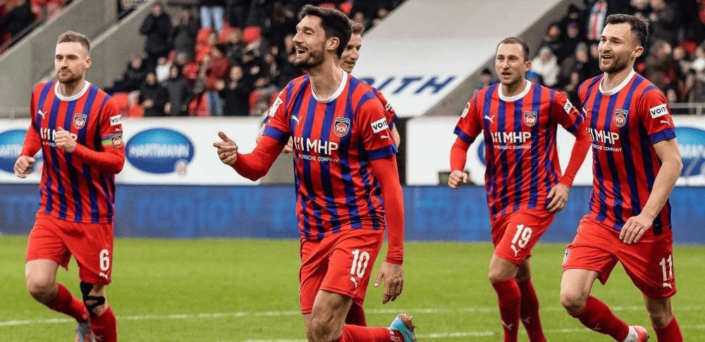 爱游戏官网-转折点！莱比锡主帅复盘，欧联赛前攻防权衡，气氛紧张，控场能力受关注(rb莱比锡足球俱乐部)