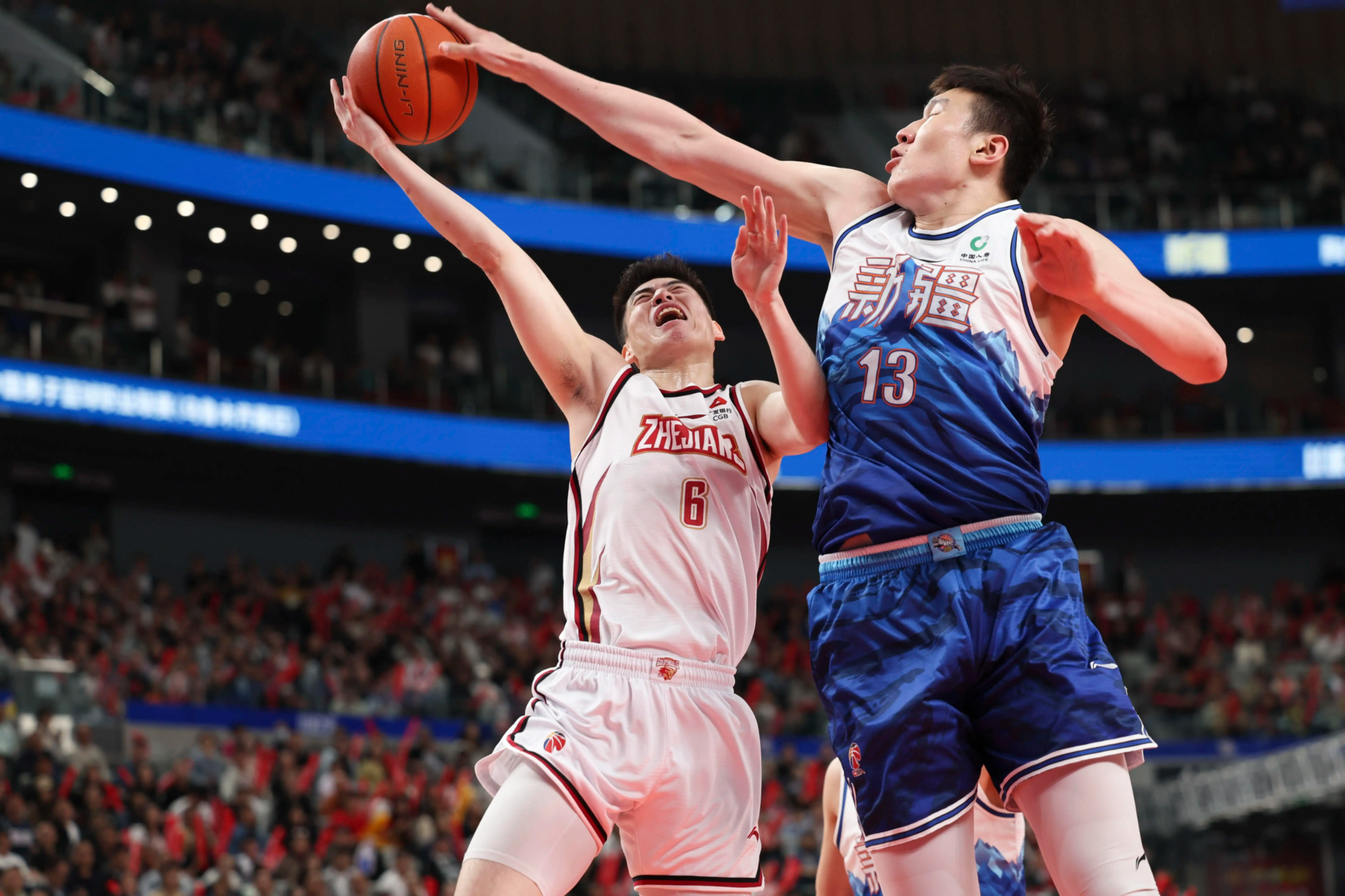 爱游戏-包含刚刚！山东男篮围绕NBA总决赛豪取连胜曼联今夜调整名单，集结日布鲁克林篮网手感冰凉的词条