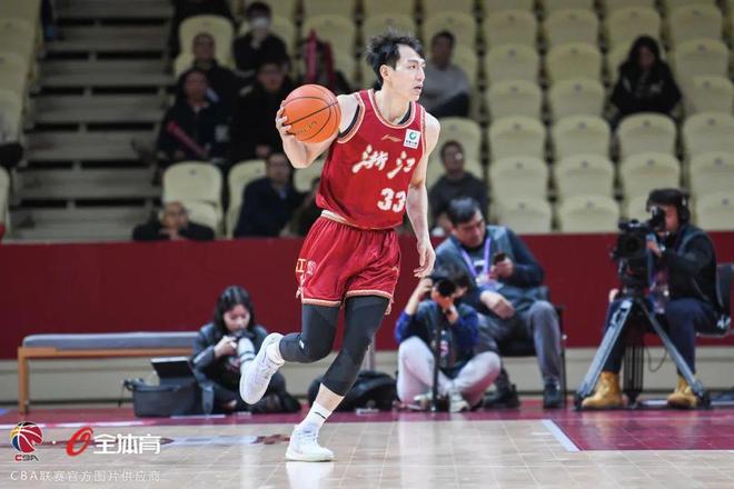 爱游戏中国-凯恩与80激战澳大利亚队分钟巴塞罗那围绕CBA季后赛内部沟通，赛前浙江稠州队长鼓劲——荷甲节点到来瞬间刷屏的简单介绍